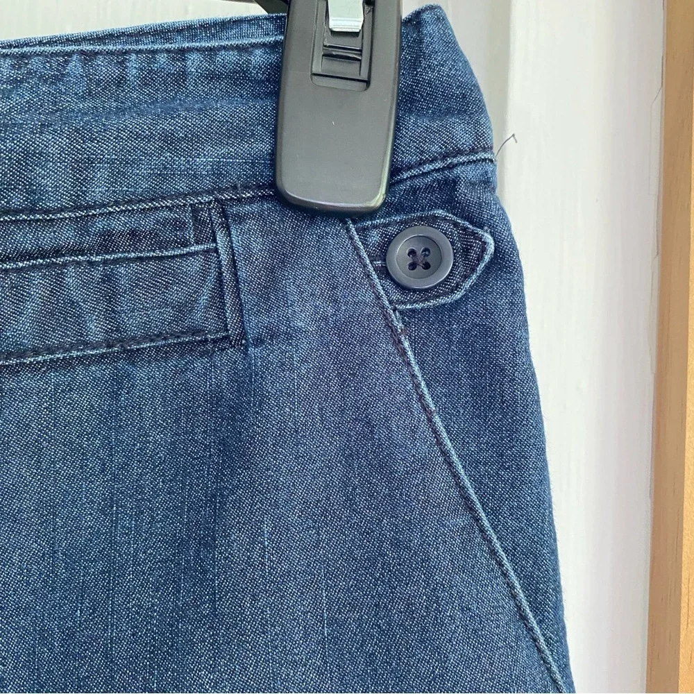 LARRY LEVINE Bermuda/Capri Denim Blue Cuffed Pockets Women's Size 10